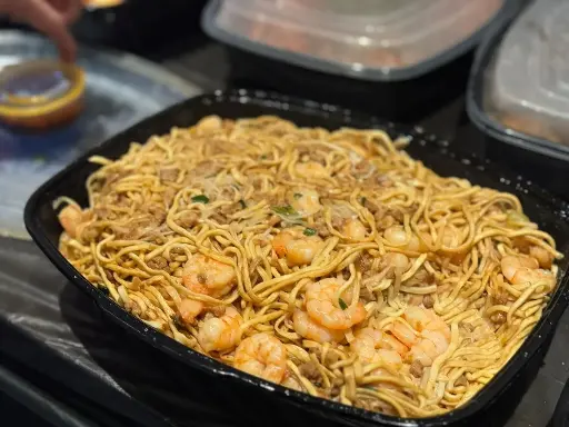 蝦仁菌菇炒伊麵